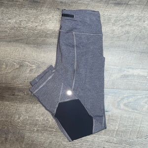 Lululemon leggings hardly worn. Length is 3/4 and in great condition. No piling.